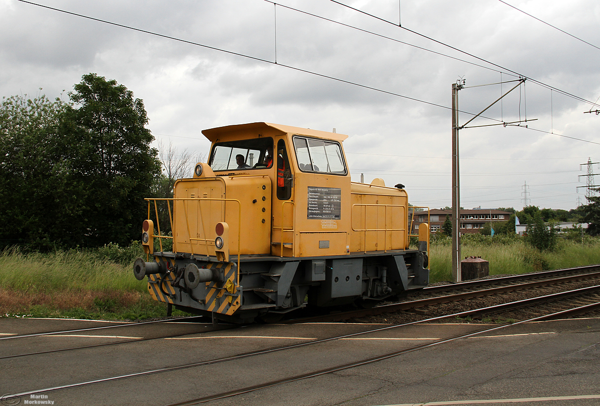 Werklok 1 der Evonik Degussa auf ihrem Weg von Godorf nach Brühl Vochem zur Revision bei Wesseling Berzdorf am 25.05.2020