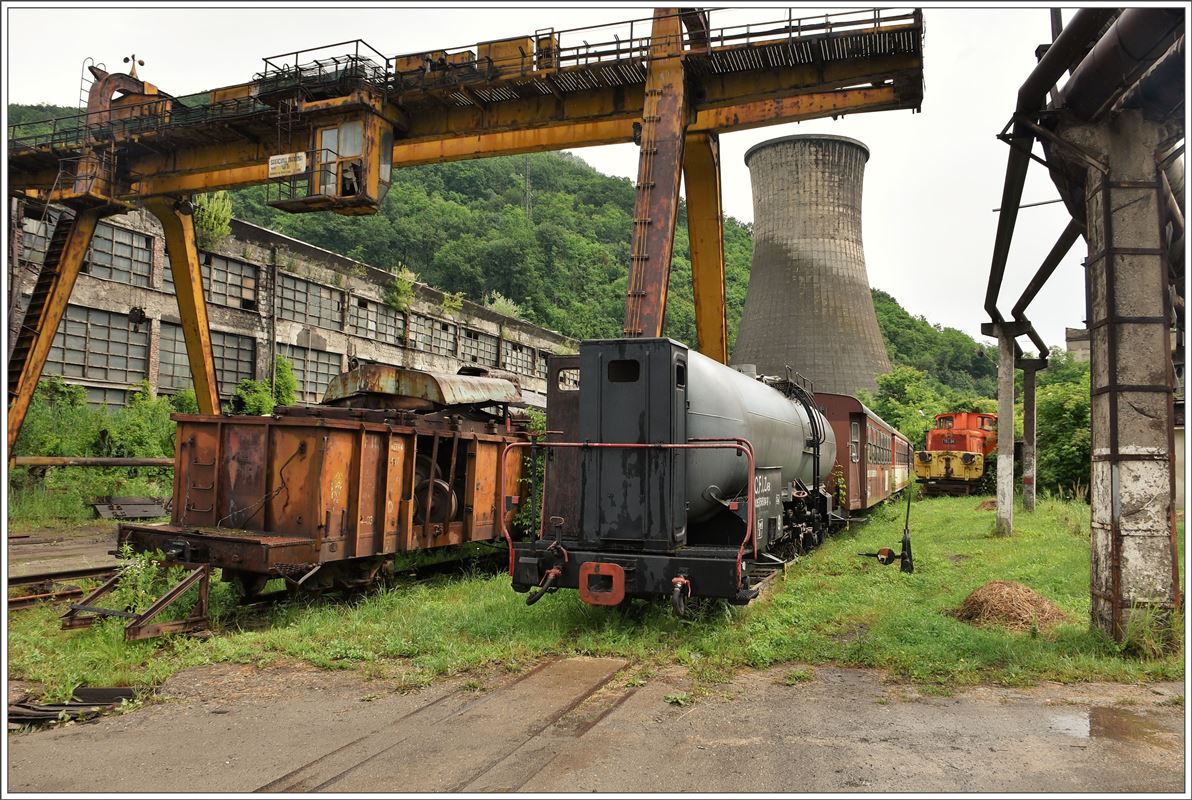 Werksgelände Calea Ferata Ingusta von Georg Hocevar in Criscior. Auch ein neu gebauter Tankwagen steht hier zwischen gebrauchten Fahrzeugen. (17.06.2017)