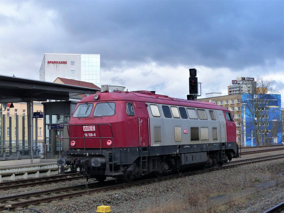 Weser Ems Eisenbahn GmbH WEE 216 158-6 ( 9280 1216 158-6 D-WEE ) auf dem Weg durch Gera am 31.1.2022