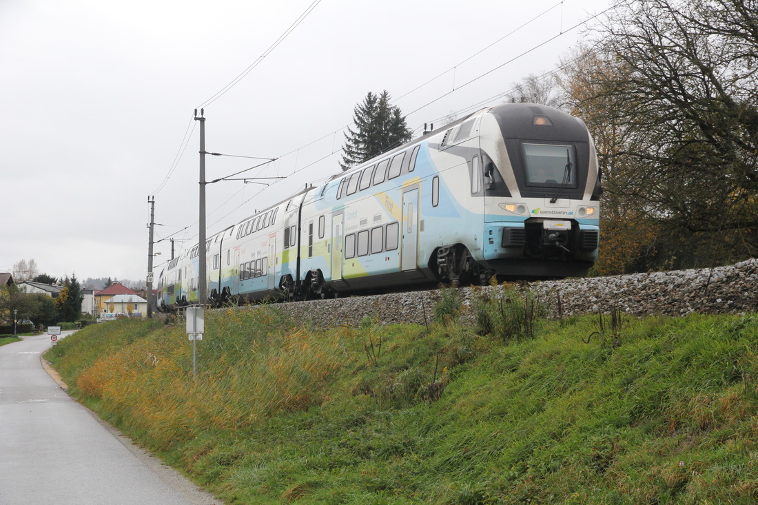 Westbahn-Triebzug (Fahrzeugnummer unbekannt) // Seekirchen am Wallersee // 5. November 2022
