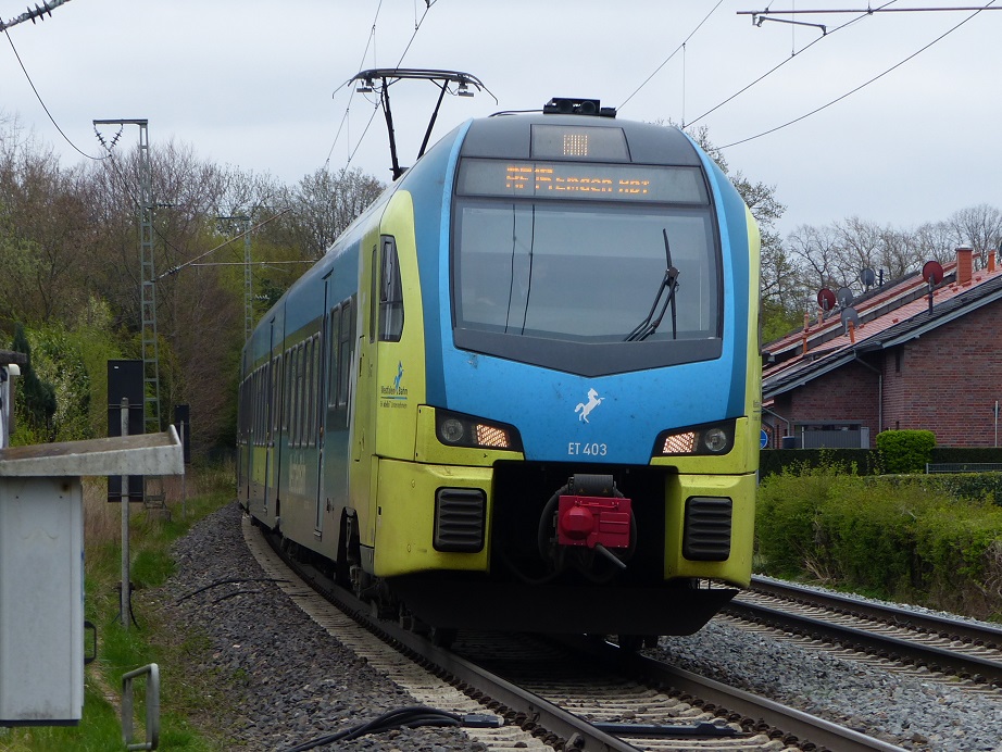 WestfalenBahn ET 403 als RE15 Münster - Emden am BÜ des ehemaligen Posten 210 in Rheine,  15.04.2022
