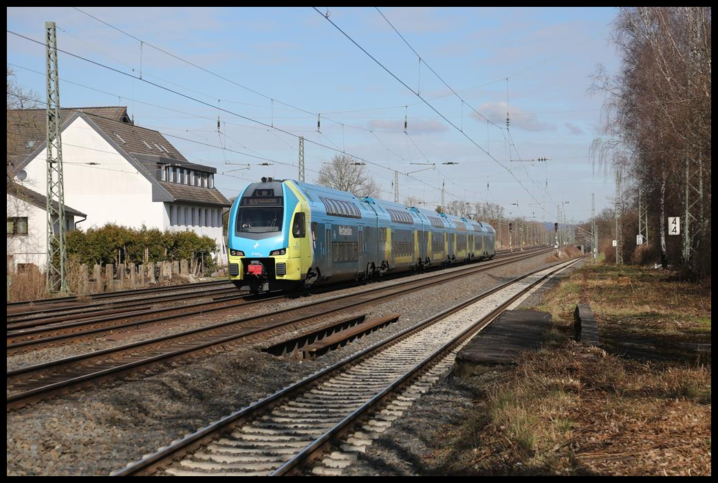 Westfalenbahn ET 604 ist hier in Hiddenhausen Schweicheln am 19.3.2021 um 11.25 Uhr unterwegs in Richtung Herford.