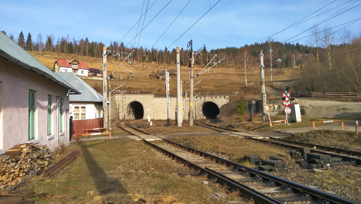Westliche Einfahrt im 1640 Meter langem Mestecanis Tunnel fotografiert am 24.11.2017.