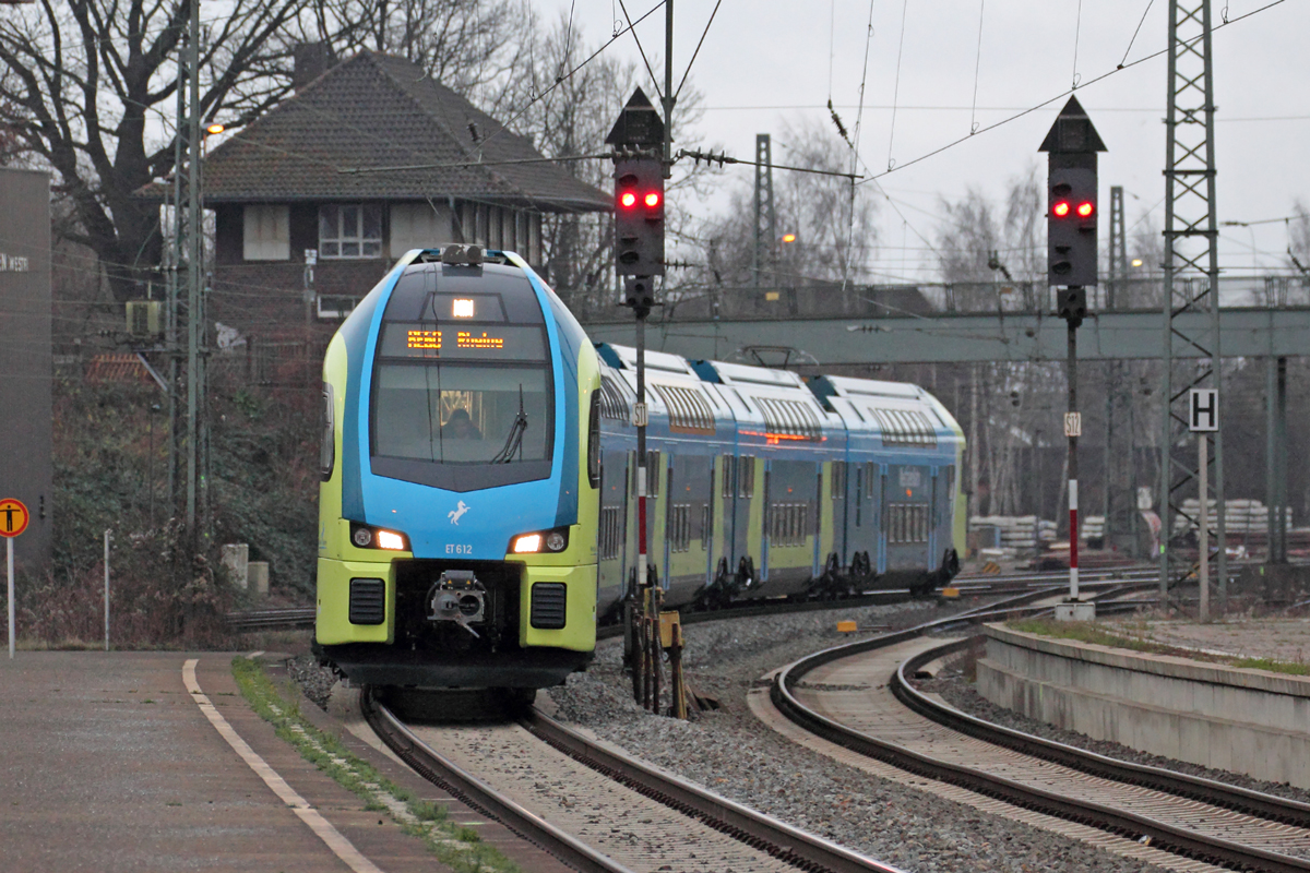 WFB ET 612 BR 0445.1 Stadler KISS mit RE 60 nach Rheine bei der Einfahrt in Minden(Westf.) 2.1.2016