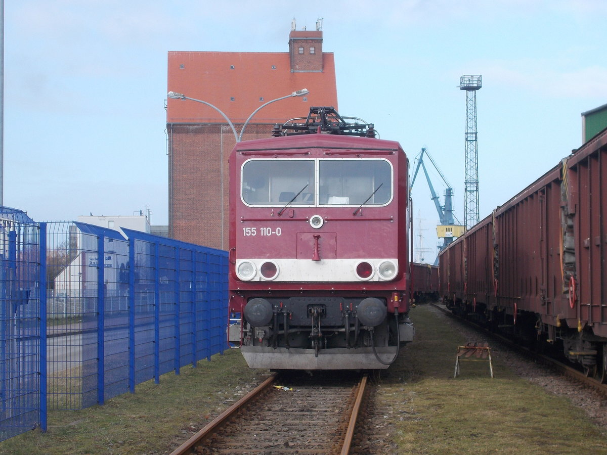 WFL 155 110,in DR Lackierung,am 16.Februar 2018,im Stralsunder Nordhafen.Aufnahme durch das Hafentor.