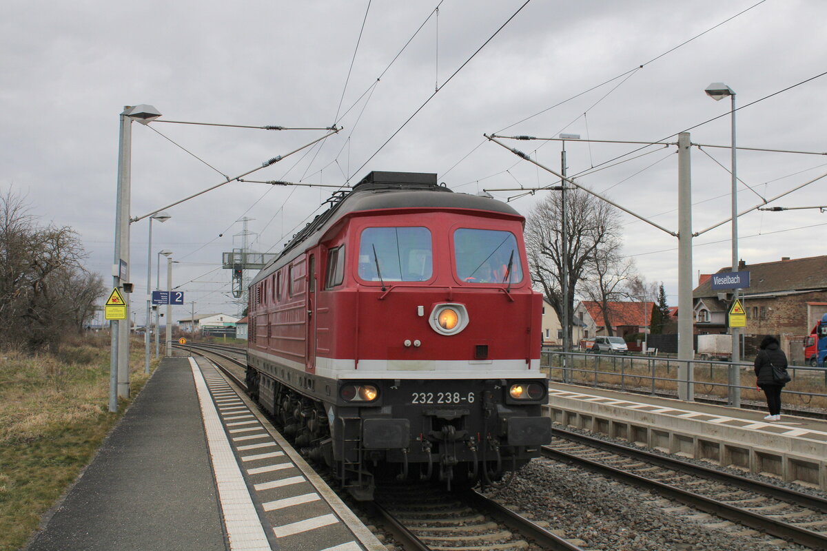 WFL 232 238-6 als Tfzf Richtung Weimar, am 05.03.2023 in Vieselbach.