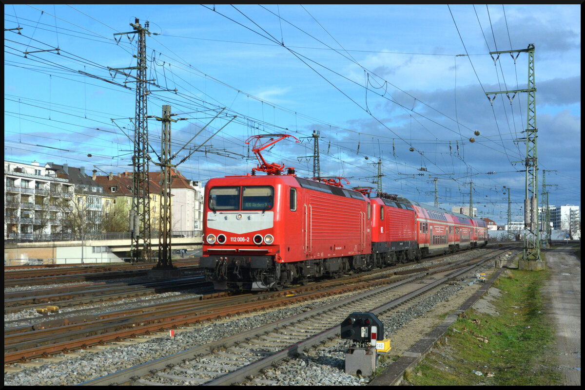 WFL-Ersatzverkehr für Go-Ahead Bayern: Die beiden WFL-Ladies 112 006 & 131 rollen am 24.02.2024 mit rund 90 Minuten Verspätung und dem RE 80 aus Treuchtlingen in den Würzburger Hbf.