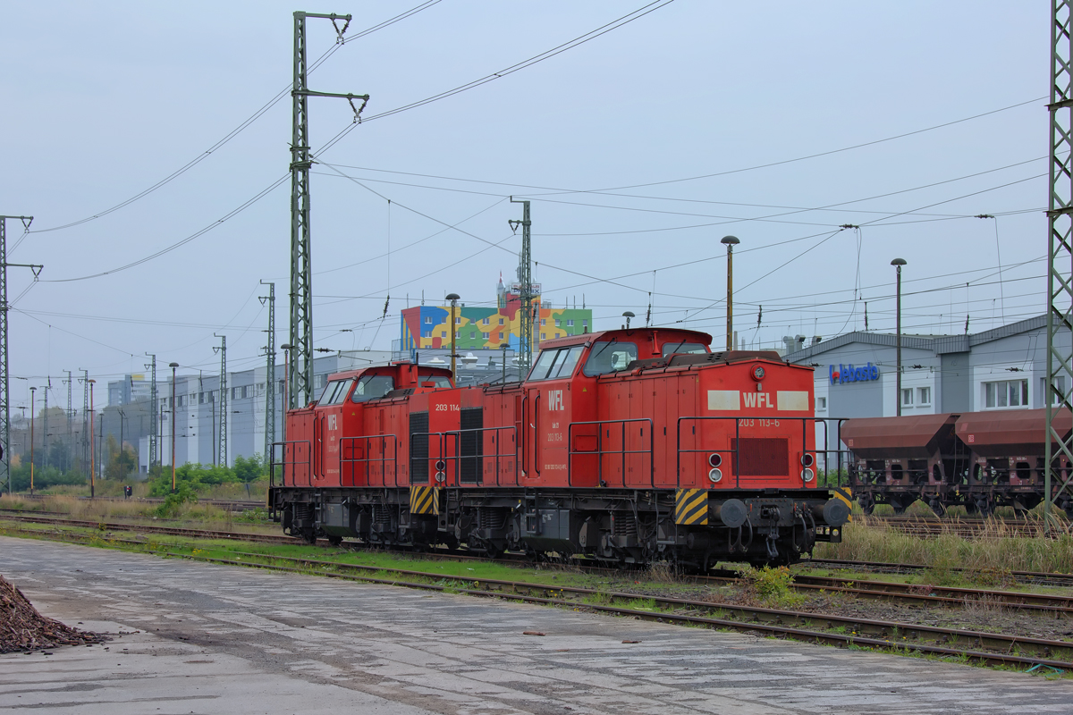 WFL Lok 21 und 22 auf dem Neubrandenburger Güterbahnhof abgestellt. - 13.10.2014
