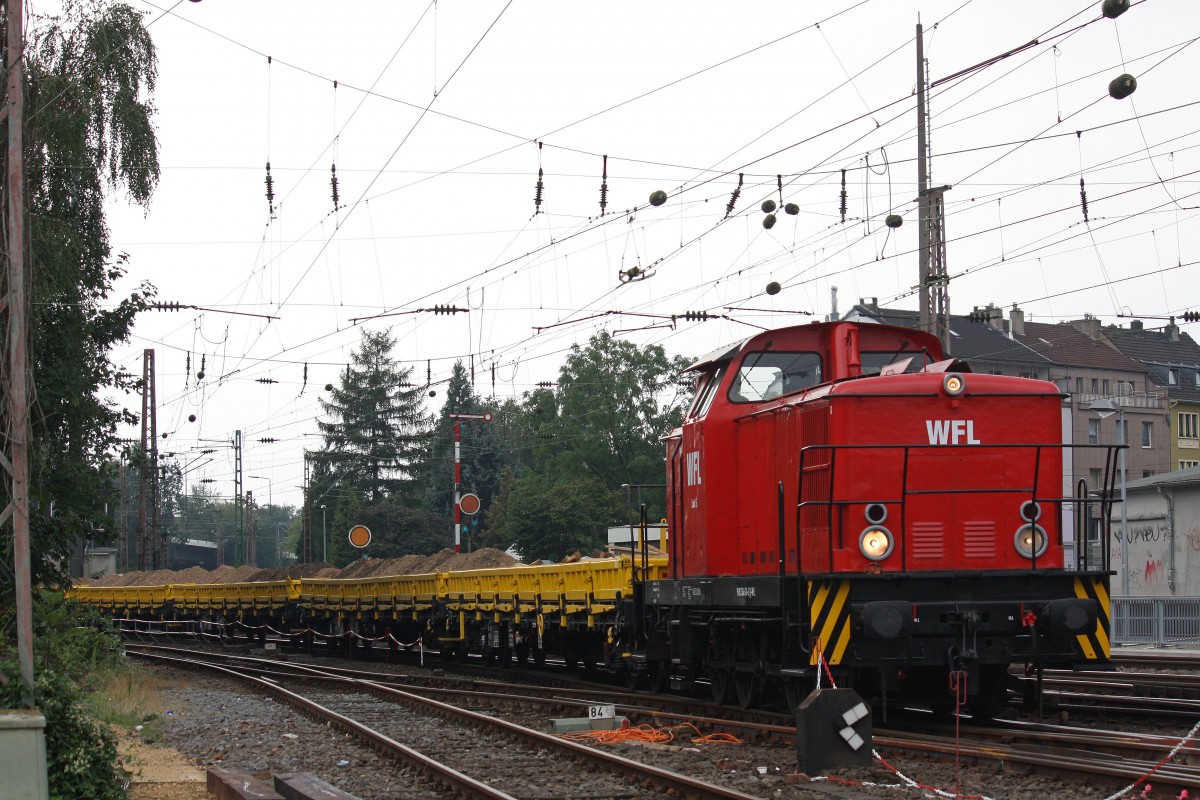 WFL Lok5 am 7.9.13 mit einem Bauzug bei der Einfahrt in Düsseldorf-Rath.