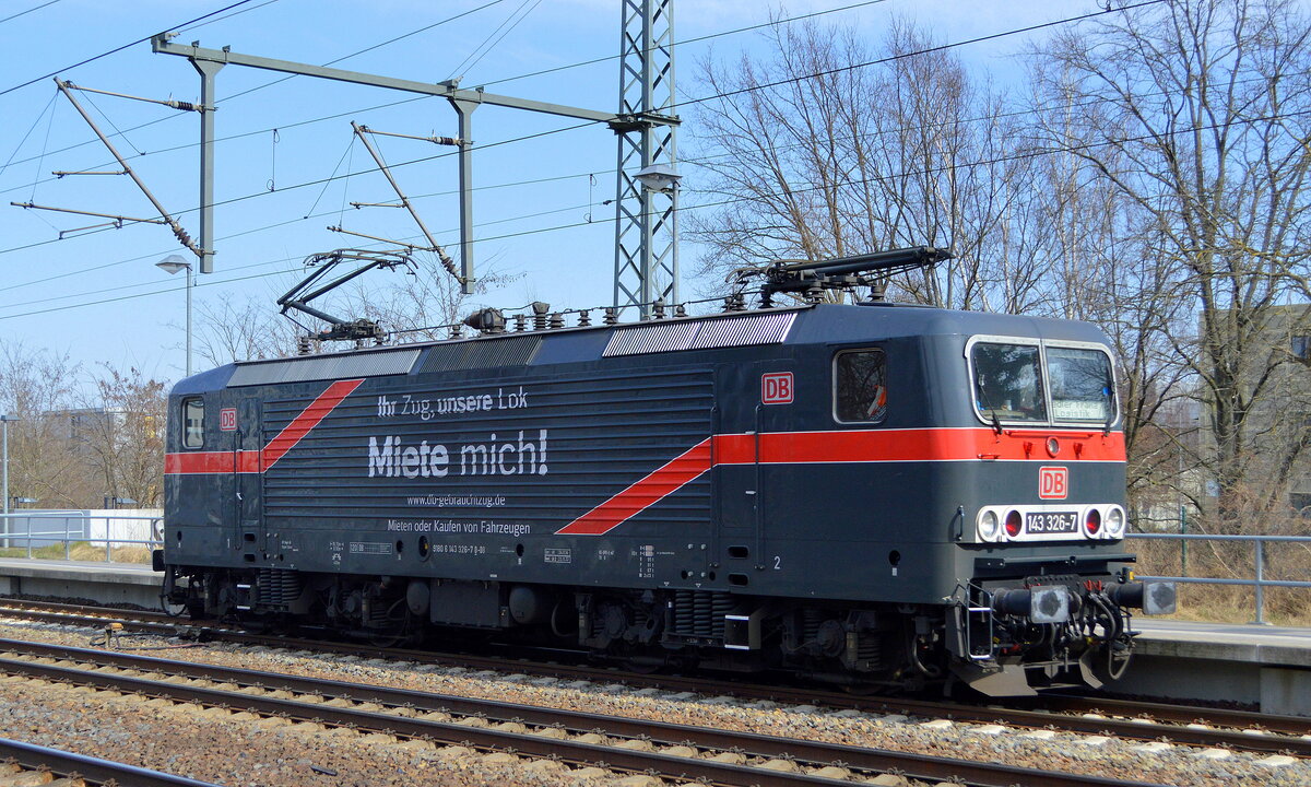 WFL mit der angemieteten  143 326-7  (NVR:  9180 6 143 326-7 D-DB ) am 14.03.22 Durchfahrt Bf. Golm (Potsdam). 