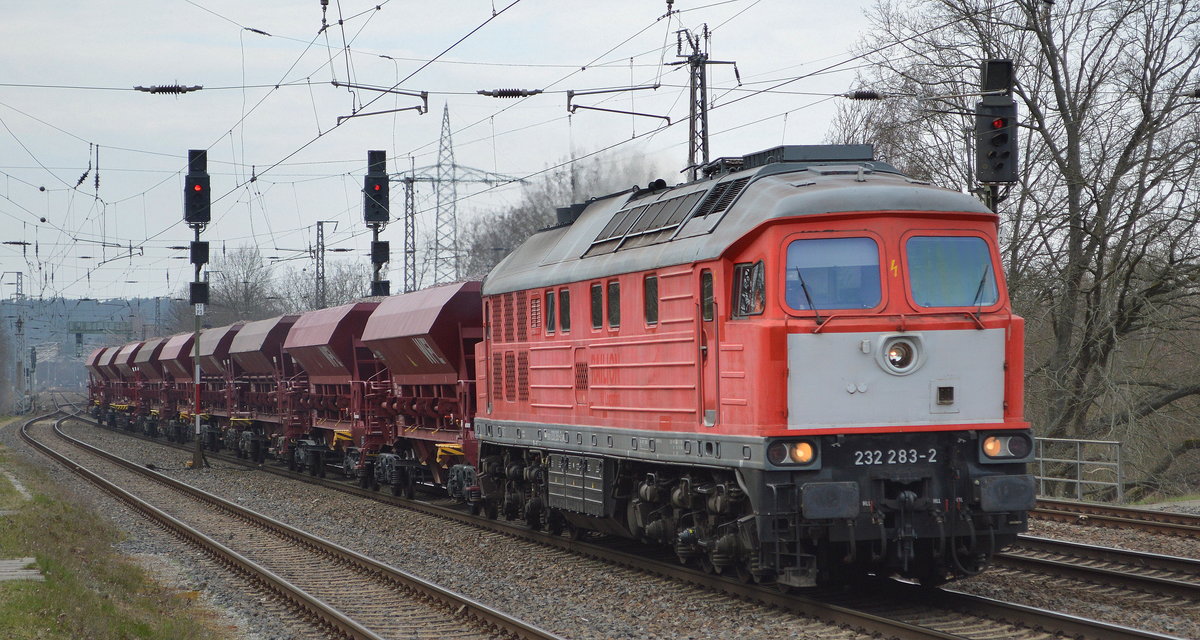 WFL - Wedler Franz Logistik GmbH & Co. KG, Potsdam mit  232 283-2  [NVR-Nummer: 92 80 1232 283-2 D-WFL] und einem Schotterzug am 19.03.20 Bf. Saarmund.