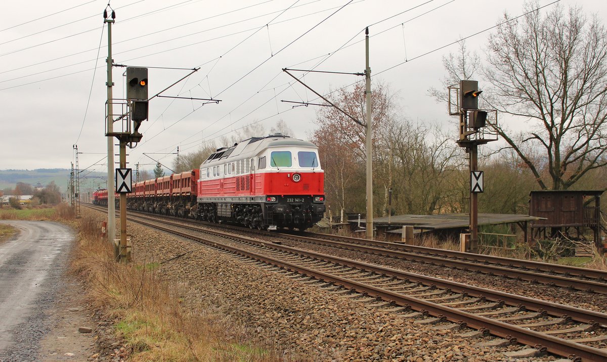 WFL Zug mit 232 283-2, 203 120-1, 203 114-4 und Schub 232 141-2 am 07.03.17 in Remschütz.