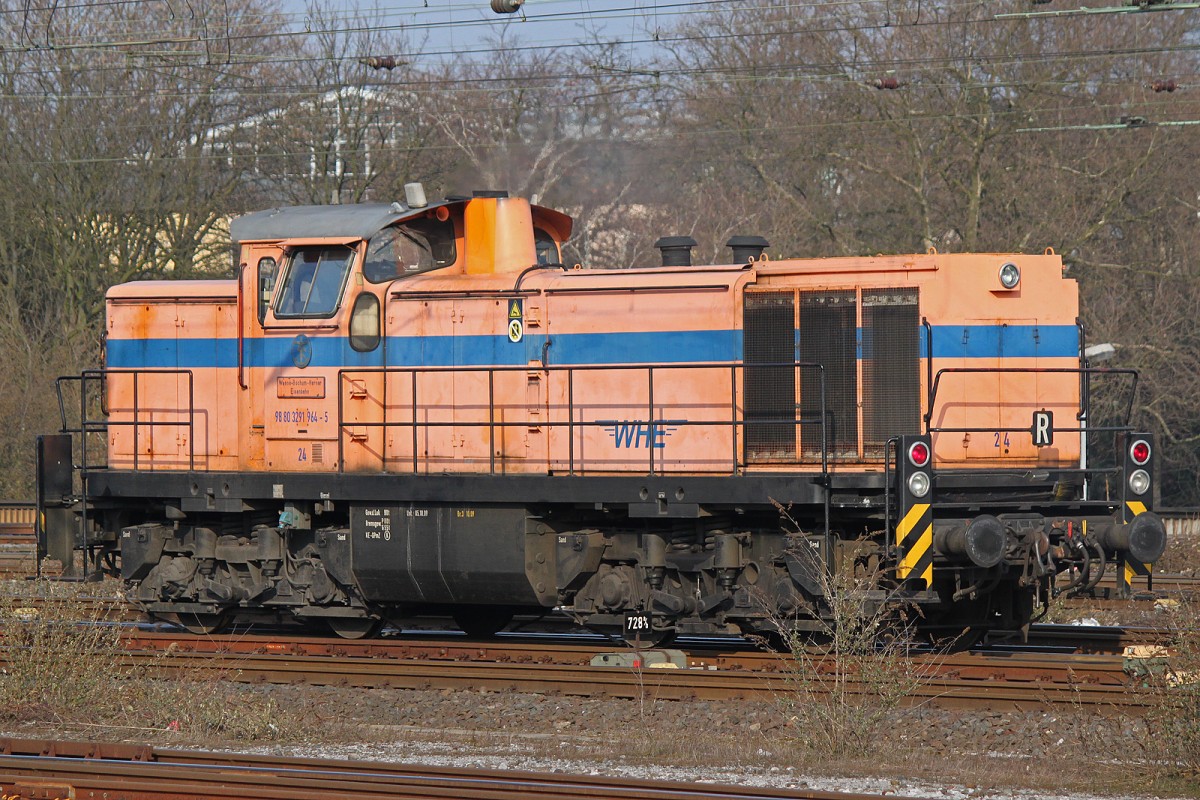 WHE 24 fuhr am 3.4.13 Lz durch Duisburg Hbf.