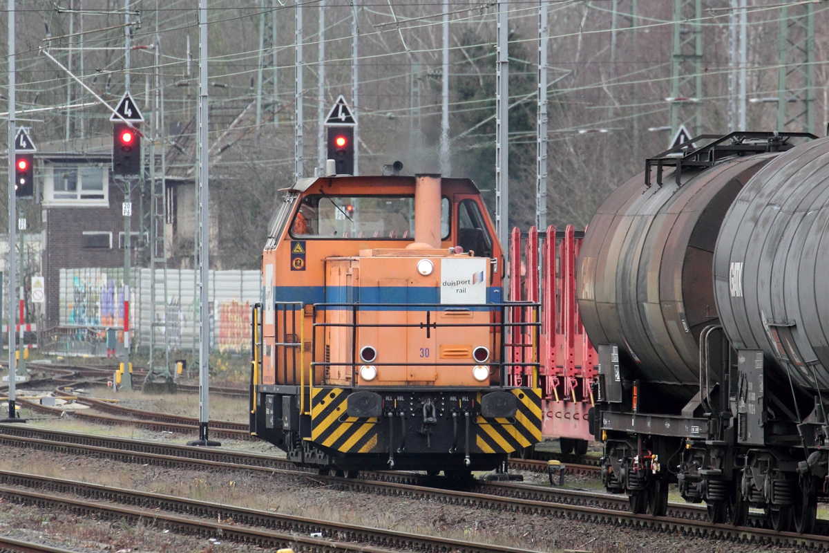 WHE 30 (271 103-0) in Diensten von Duisport rail beim Rangieren in Castrop-Rauxel 23.12.2019