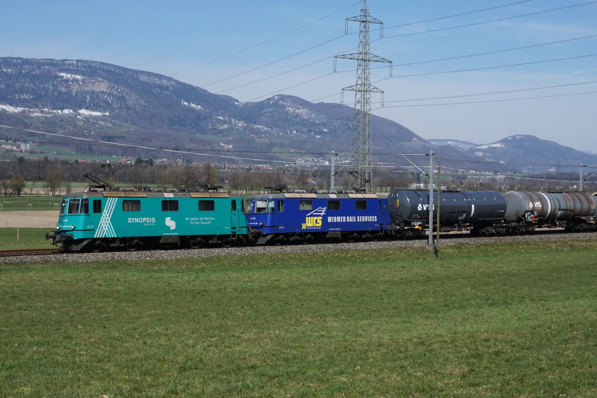Widmer Rail Services AG.
WRS Re 430 114-9 SYNOPSIS und Re 430 115-6 mit einem Kesselwagenzug bei Deitingen am 23. März 2021.
Foto: Walter Ruetsch