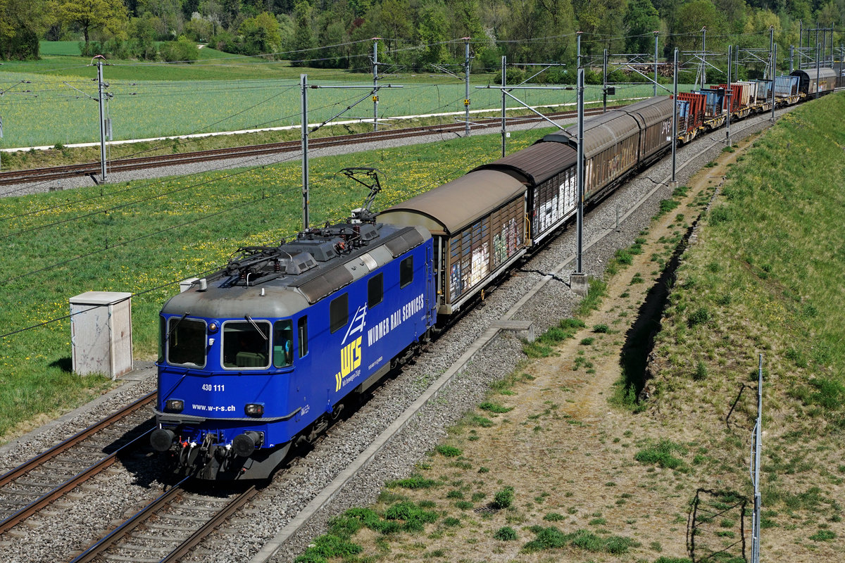 Widmer Rail Services AG/WRS.
Re 430 111, ehemals EBT, RM, CROSSRAIL mit Testzug Rothrist-Genf unterwegs bei Roggwil am 22. April 2020.
Foto: Walter Ruetsch