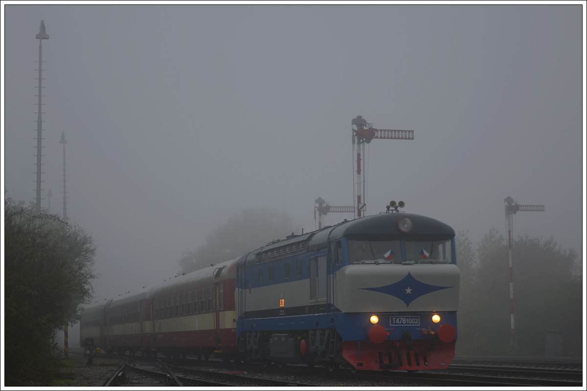 Wie bereits erwähnt war T478 1002 am 21.10.2017 den ganzen Tag im Planzugeinsatz, hier bei der Einfahrt in Slavkov u Brna mit dem Sp 1721  Litava  von Brno hl.n. nach  Uherske Hradiste.