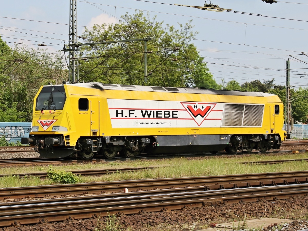 Wiebe Maxima 40CC  Tim Hermann Das Kraftpaket  (NVR: 92 80 1264 011-8 D-BLP) Seelze am 19.05.2016 Richtung Wunstorf durchfahrend <P>Weitere Bilder zum Thema Bahnfotografie gibt es auf meiner Site unter:<br> 
<a href= http://www.ralf-bueker.de/Ralf's Eisenbahnbilder.htm target= _blank >Ralf's Eisenbahnbilder