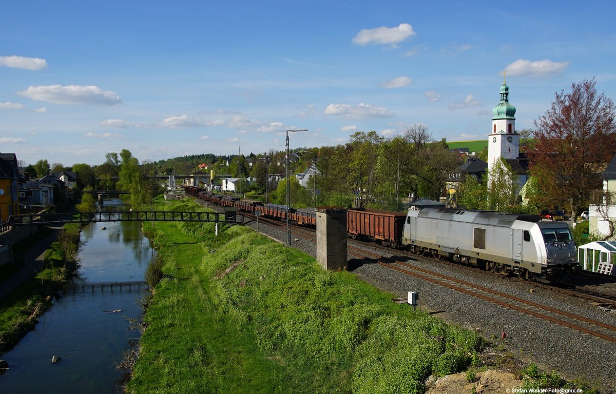 Wieder einmal zog es mich am 10.05.2017 nach dem Job nach Oberkotzau an die Saale. Im schönen Sonnenschein kam der Schrottpendel Ri Tschechien mit 76111 vorbei...