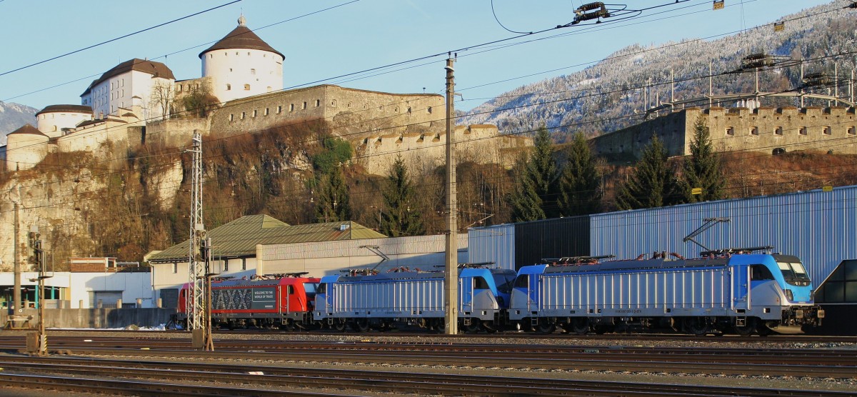 Wieder finden Testfahrten der BR 187 von Bombardier in Tirol zum Brenner statt. Hier stehen am 19.1.2015 die 187 003-9, 187 001-3 und 187 009-6 ``TRAXX`` im Bahnhof Kufstein. Am Nachmittag fanden dann erste Testfahrten mit neuer Software statt.