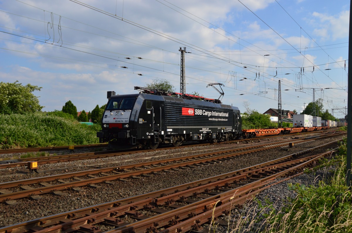 Wieder mal ein Bild der 189 107 von SBB Cargo International mit einem Kastelzug, hier ist sie in Grevenbroich auf dem Weg in Richtung Rheydt zu sehen.9.6.2015