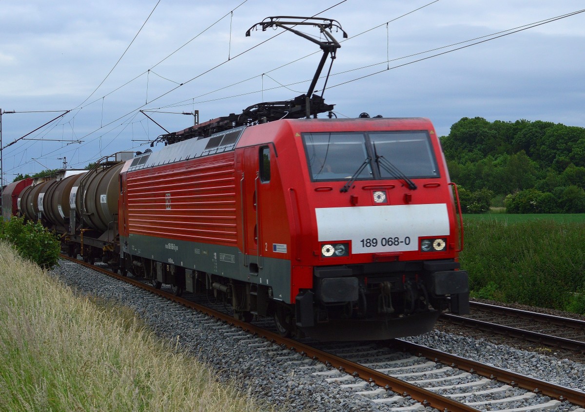 Wieder mal ne Sieke, in diesem Fall die 189 068-0 mit einem Gemischten Güterzug in Richtung Niederlande auf der Kbs 465 bei Gierath unterwegs. 2.6.2015
