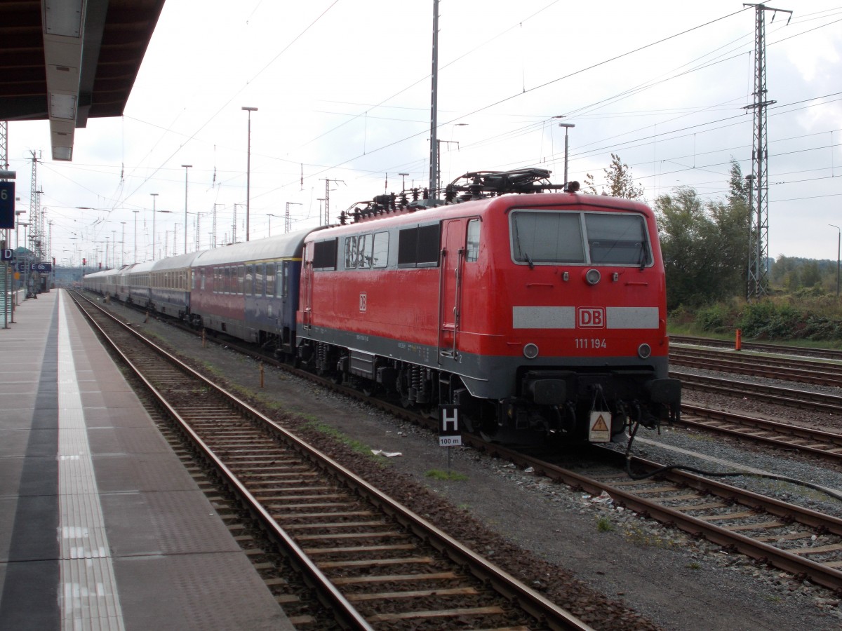 Wieder stellte man den TEE Rheingold,aus Platzgründen,nicht in Binz ab,sondern brachte Diesen wieder zum Abstellen nach Stralsund.Mit der Zuglok 111 194 stand der TEE am 21.September 2014 im Stralsunder Hbf.