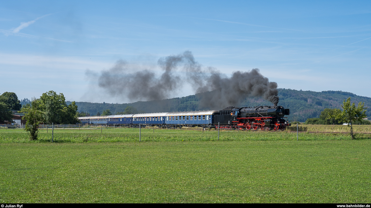 Wiedereröffnung der Strecke Etzwilen - Singen am 16. August 2020.<br>
01 202 des Vereins Pacific 01 202 mit dem Eröffnungszug kurz nach Ramsen bereits auf deutschem Boden.
