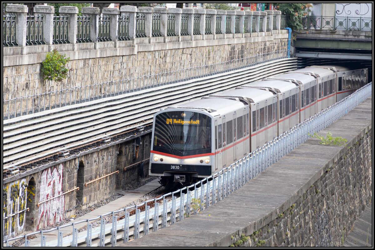 Wien 2.September 2023 . 
Ein Kurzbesuch ermöglichte mir einige Bilder der UBAHN . 