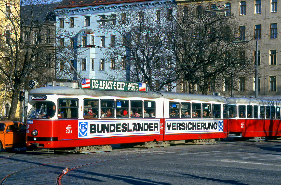 Wien 4480 + 1117, Urban Loritz Platz, 20.12.1986.