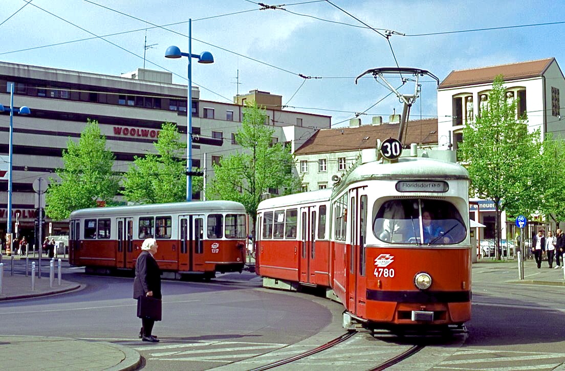 Wien 4780 + 1317, Florisdorf Schloßhofer Straße, 17.04.2008.
