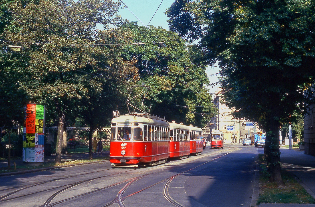 Wien 517 + 1756 + 1721, Flurschützstraße, 14.09.1987.
