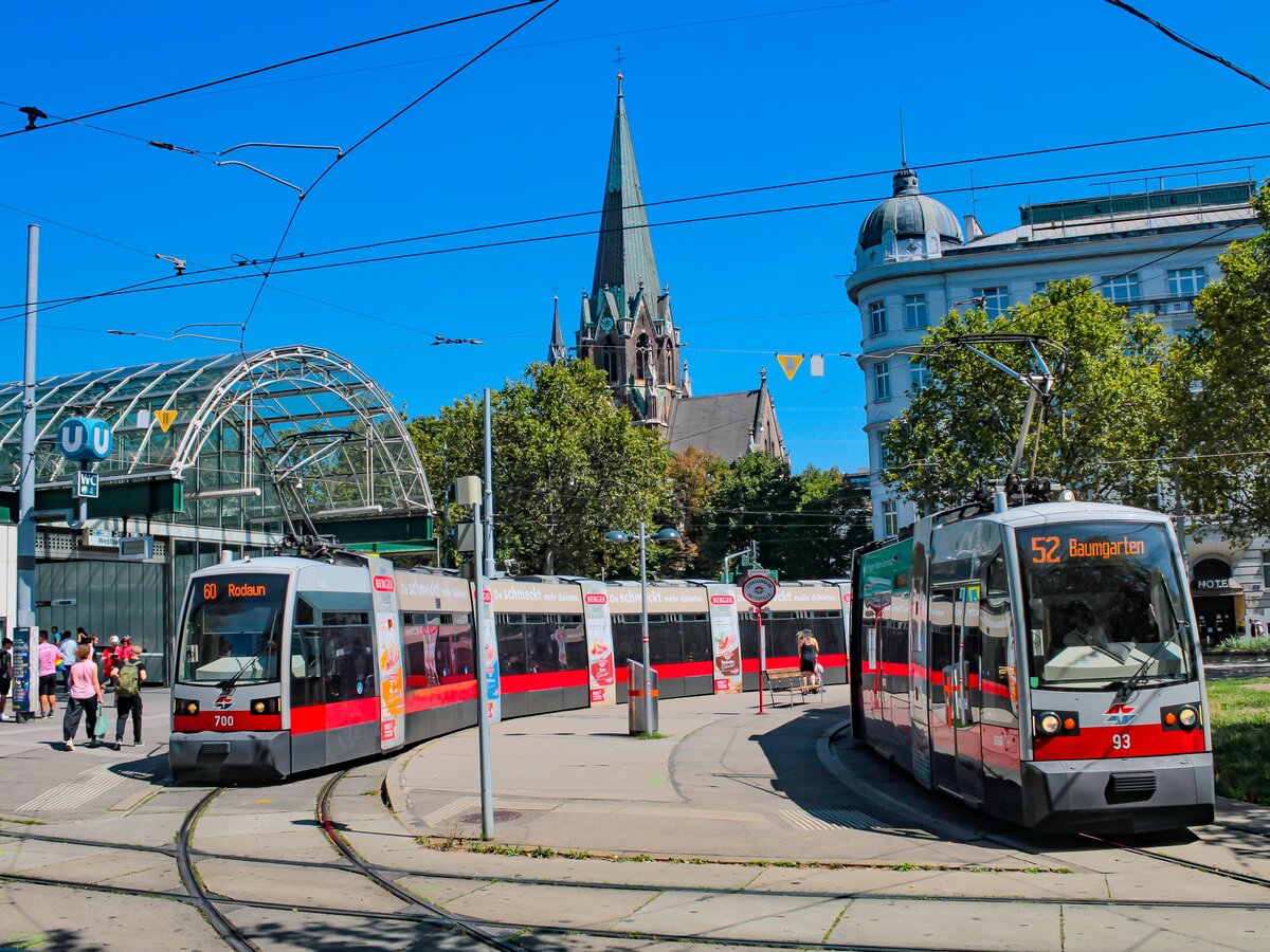Wien. Am 12.08.2023 gab es am Wiener Westbahnhof ein Treffen zweier ULF: ULF 700 trifft hier auf ULF 93.