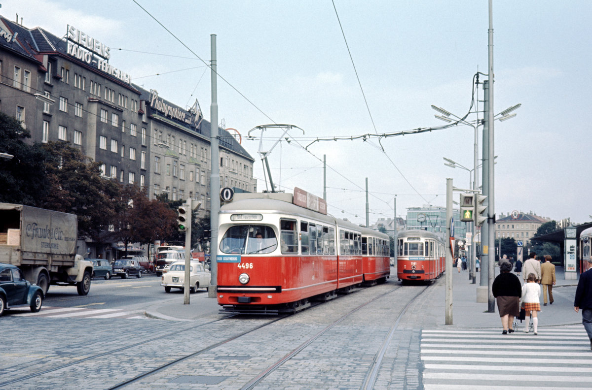 Wien: Die Wiener Straßenbahnen vor 50 Jahren: SL O (E1 4496 (Lohnerwerke 1969)) IV, Wieden / X, Favoriten, Wiedner Gürtel / Südbahnhof am 1. September 1969. - Neuer Scan eines Diapositivs. Film: Kodak Ektachrome. Kamera: Canon Canonet QL28.