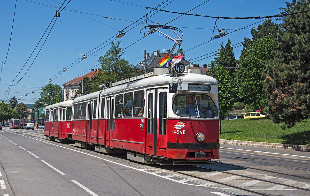Wien E1 4548 + c4 1369 als Linie 49 im Baumgarten, 07.06.2016. 