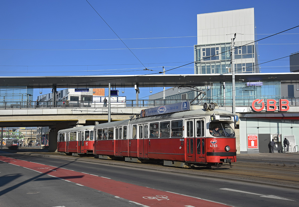 Wien E1 4783 + c4 1319 als Linie 30 in der Brünner Straße, 15.02.2017. 