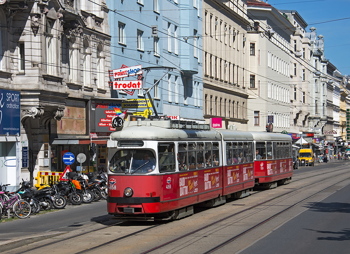 Wien E1 4858 + c4 1359 als Linie 43 in der Alser Straße, 08.06.2017. 