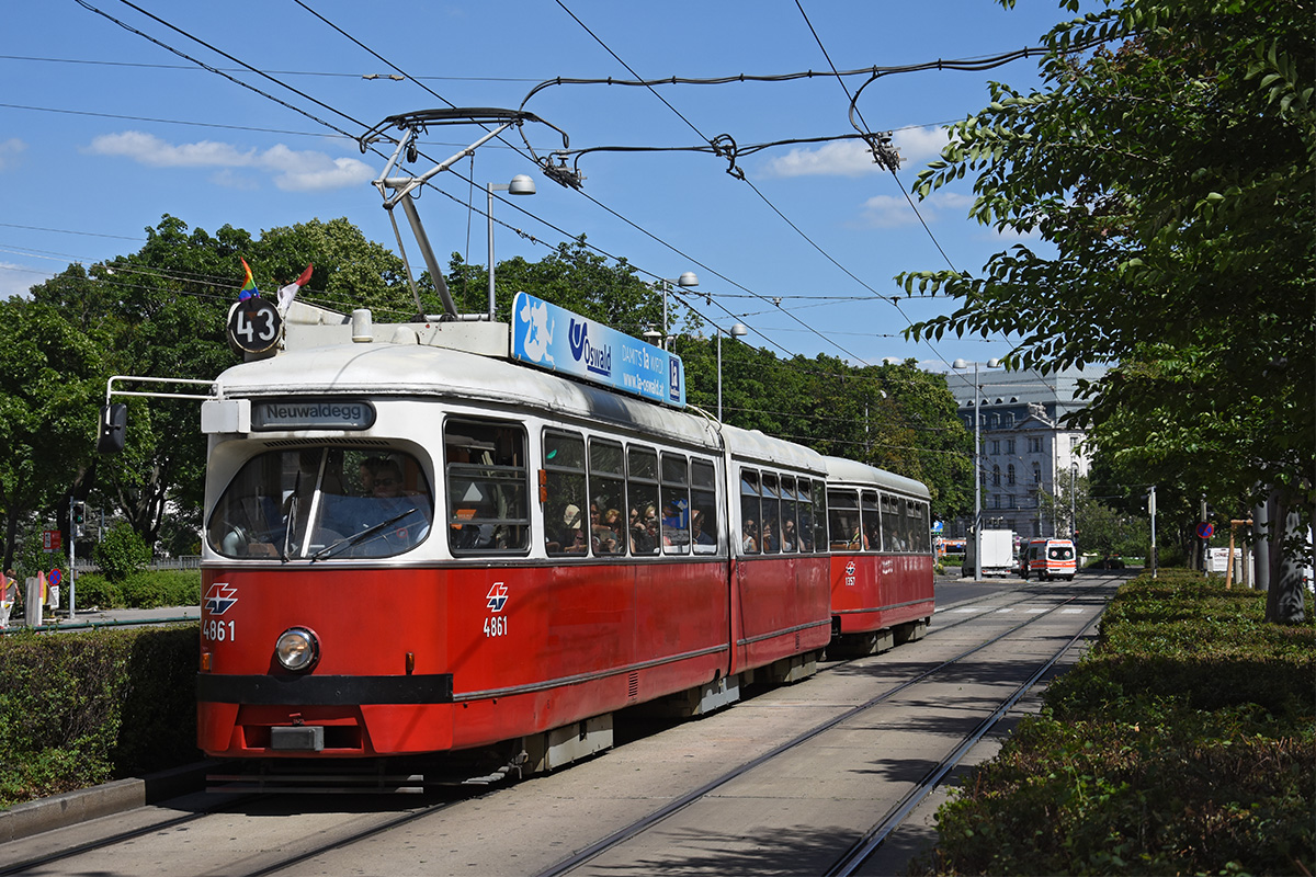 Wien E1 4861 + c4 1357 als Linie 43 kurz vor der Haltestelle  Landesgerichtstraße , 08.06.2017. 