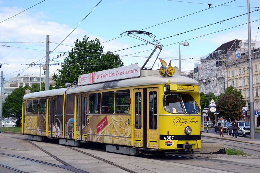 Wien E1 4867  Vienna Ring Tram  am Karlsplatz,12.05.2014