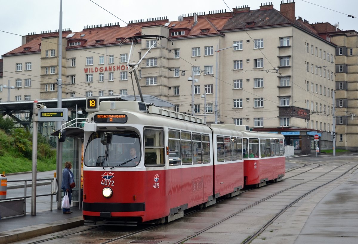 Wien E2 4072 + c5 1472 als Linie 18 bei der Haltestelle St. Marx, 21. Mai 2015