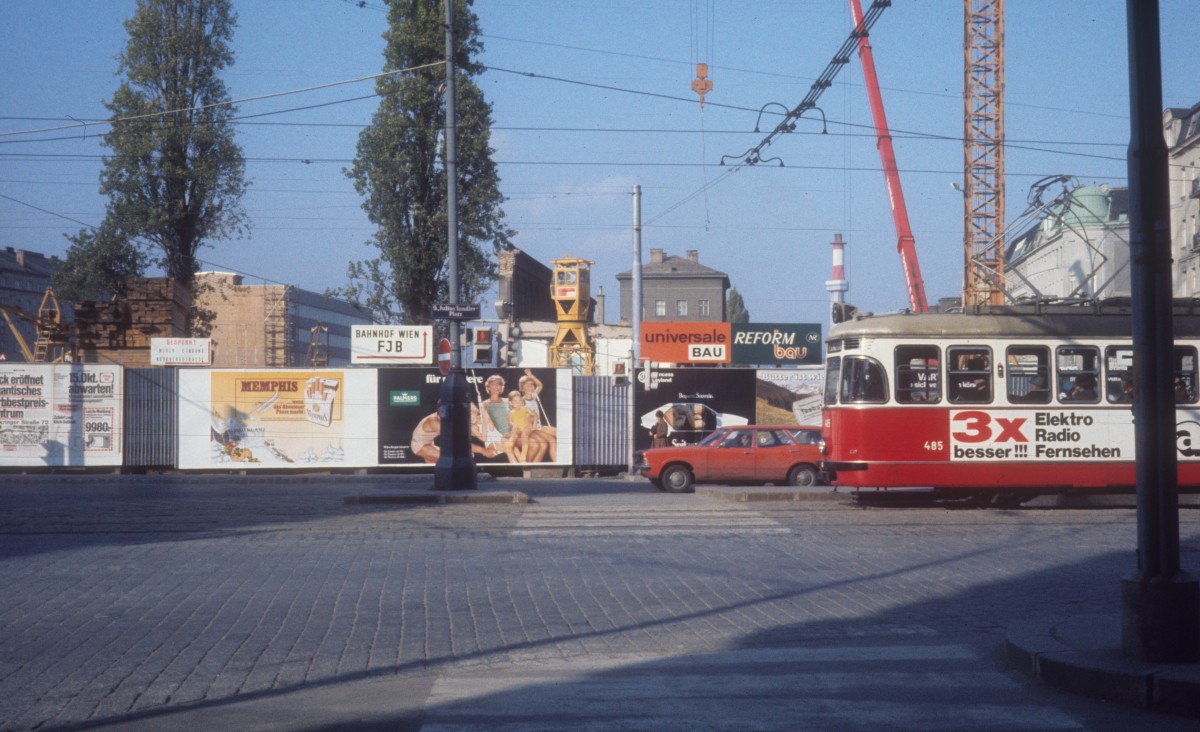 Wien: ÖBB Bahnhof Franz-Josefs-Bahnhof - vom Julius-Tandler-Platz gab es im Jahre 1976 nicht viel vom alten FJB zu sehen. 