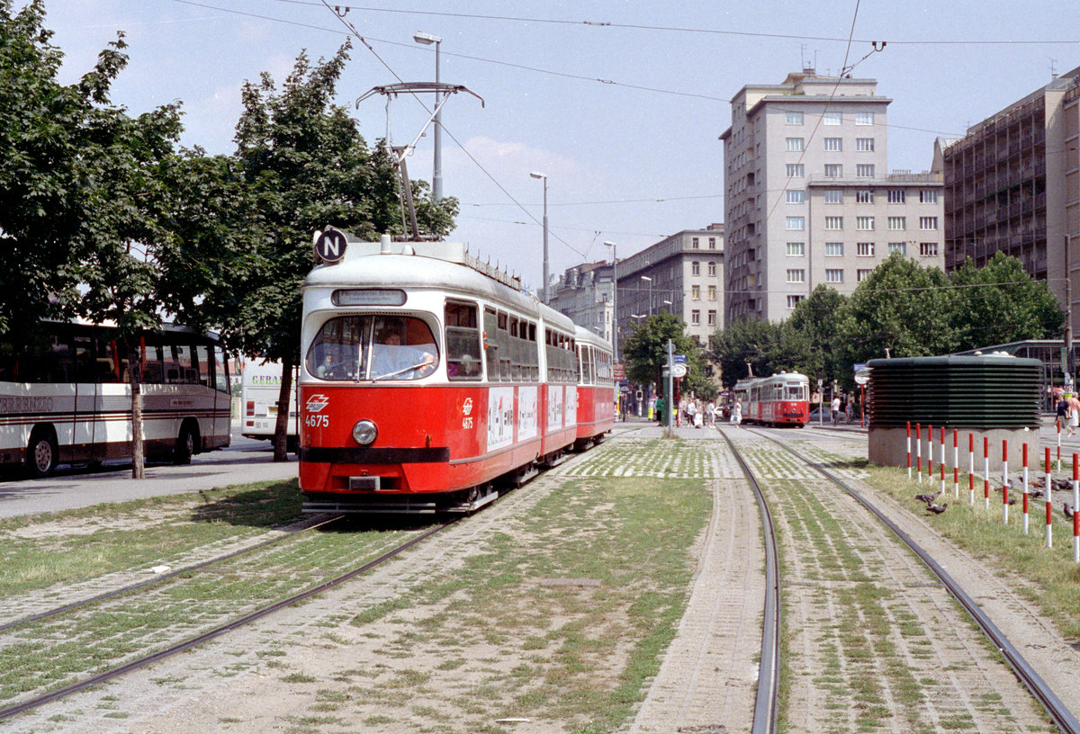 Wien Stadtwerke-Verkehrsbetriebe (WVB) SL N (E1 4675 (SGP 1968)) I, Innere Stadt, Schwedenplatz im Juli 1992. - Scan von einem Farbnegativ. Film: Kodak Gold 200. Kamera: Minolta XG-1.