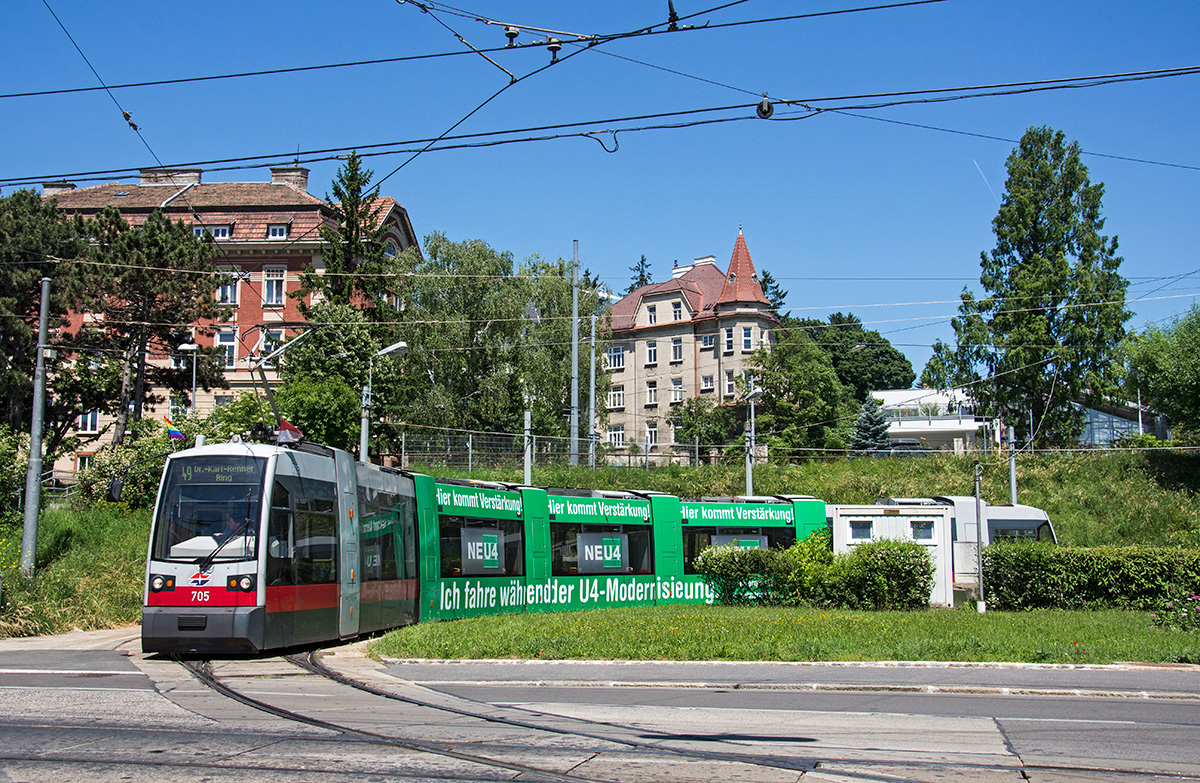 Wien ULF B1 705 als Linie 49 in der Schleife Baumgarten, 07.06.2016. 