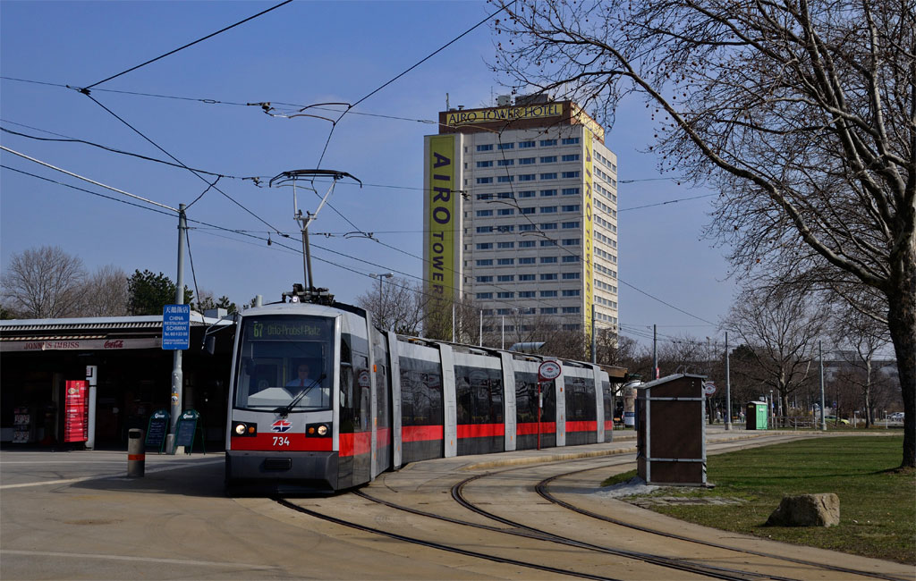 Wien ULF B1 734 als Linie 67 in Oberlaa, 23.03.2013. 