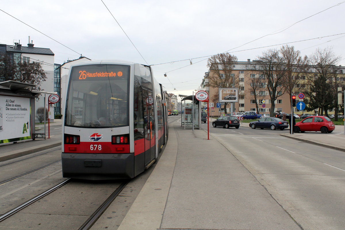 Wien Wien Linien SL 26 (B 678) Floridsdorf (XXI, 21. Bezirk), Prager Straße (Hst. Nordbrücke) am 21. März 2016.