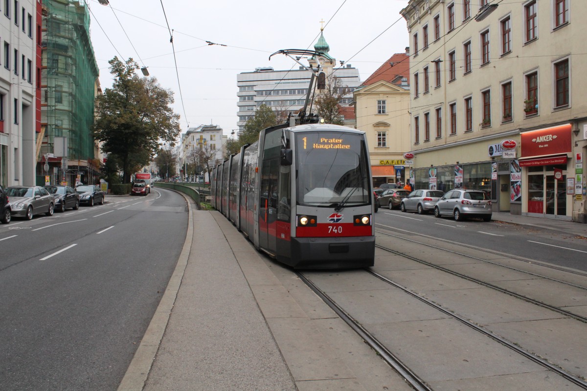 Wien Wiener Linien: B1 740 auf der SL 1 nähert sich am 11. Oktober 2015 der Haltestelle Johann-Strauß-Gasse in der Wiedner Hauptstraße.