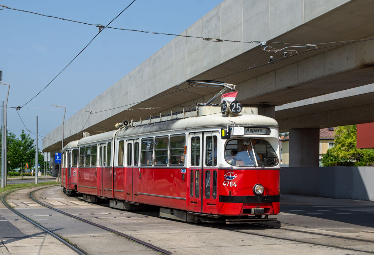 Wien 

Wiener Linien E1 4794 - 1328 als Linie 25 beim Donauspital, 13.06.2019 