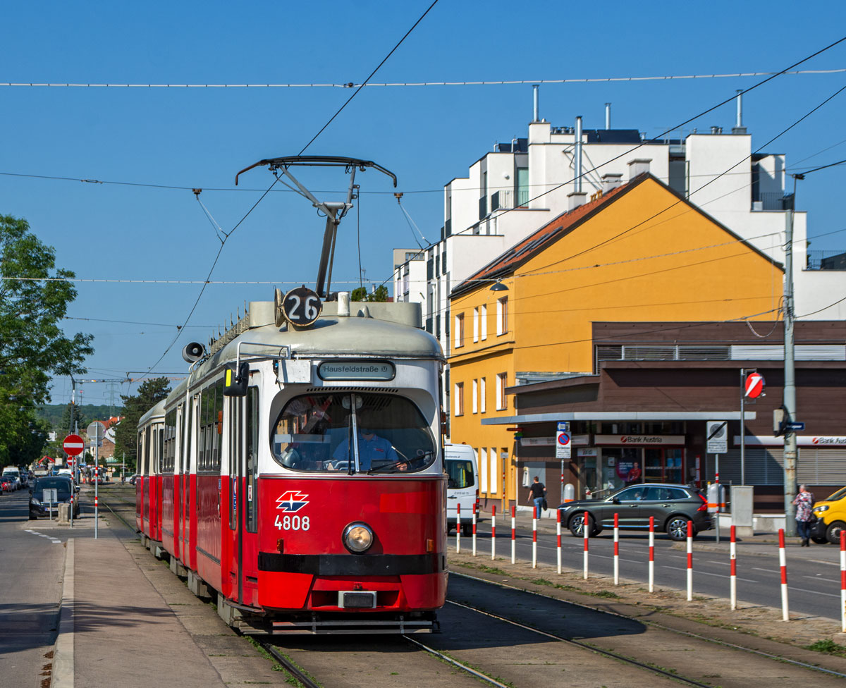 Wien 

Wiener Linien E1 4808 + 1354 als Linie 26, Rußbergstraße, 18.05.2020 