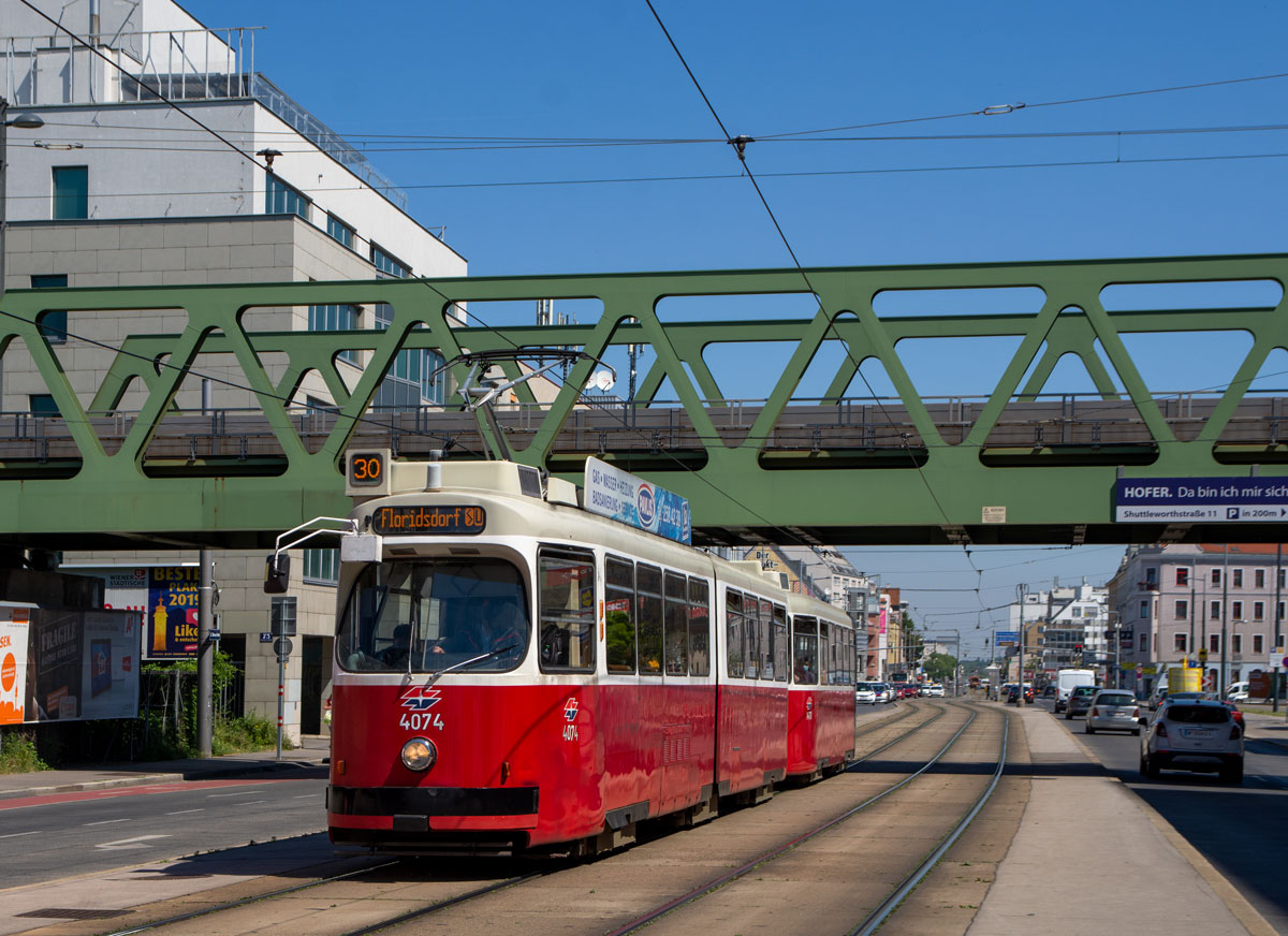 Wien 

Wiener Linien E2 4074 + 1470 als Linie 30 in der Brünner Straße, 18.05.2020. 