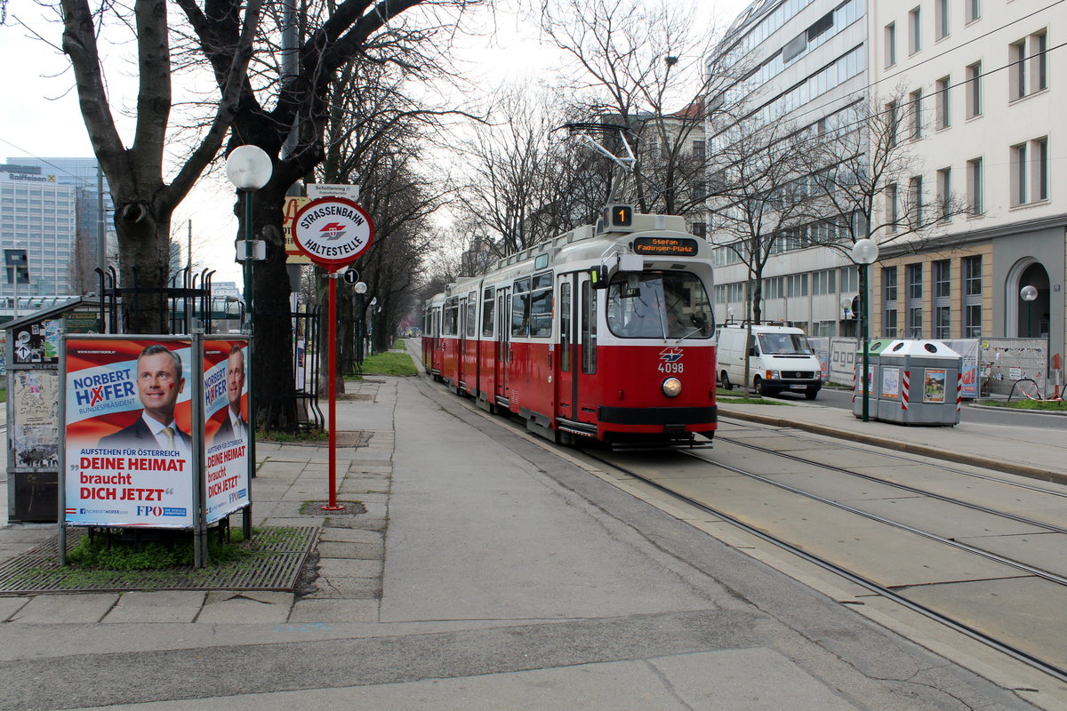 Wien Wiener Linien: E2 4098 + c5 1498 als SL 1 erreichen am 23. März 2016 die Haltestelle U-Schottenring.
